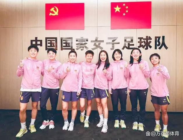 中国香港队首发：19-谢家荣（GK）、5-艾里奥（C）、6-胡晋铭、8-陈俊乐、9-安永佳、11-艾华顿、13-李毅凯、16-陈肇钧、17-陈晋一、21-茹子楠、26-祖连奴官方：26岁范德贝克从曼联租借加盟法兰克福官方消息，范德贝克以租借的形式将在一月份从曼联加盟法兰克福，租借期为半年。